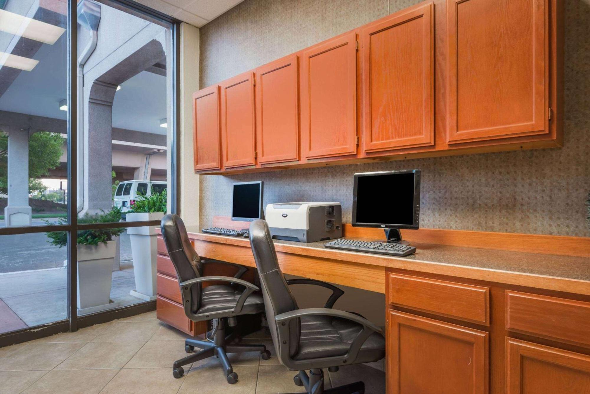 Wyndham Garden Wichita Downtown Hotell Eksteriør bilde