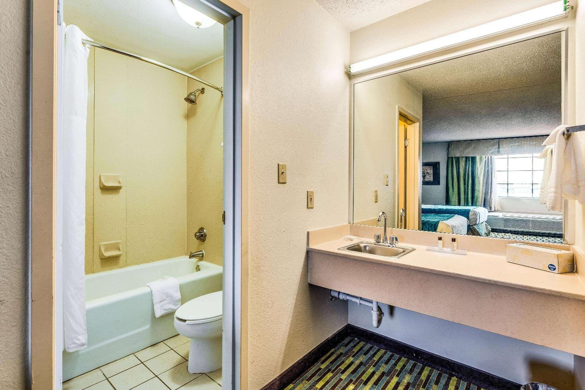 Wyndham Garden Wichita Downtown Hotell Eksteriør bilde