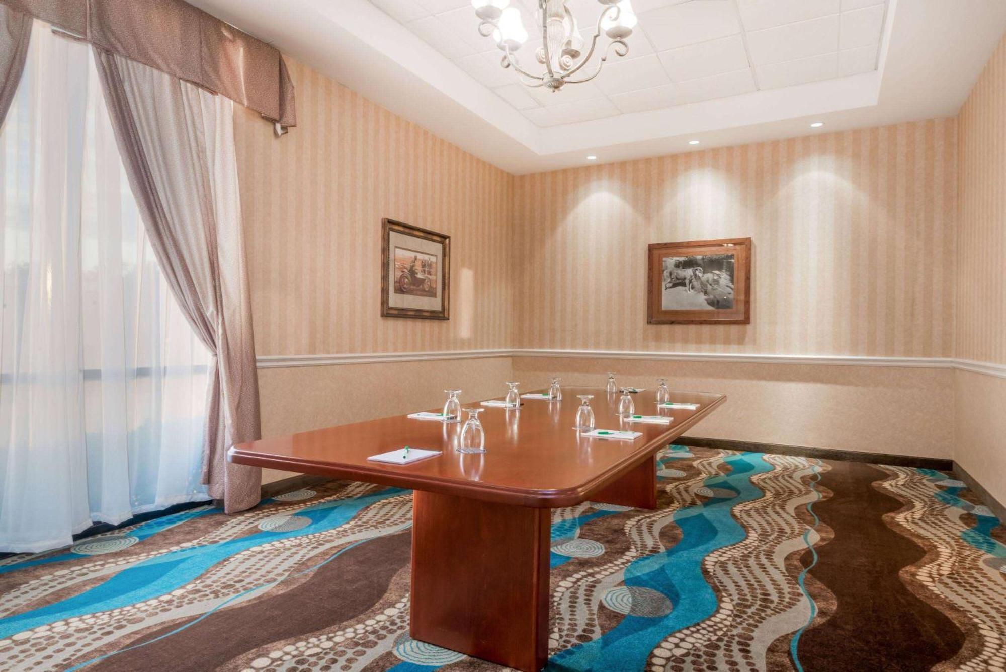Wyndham Garden Wichita Downtown Hotell Eksteriør bilde