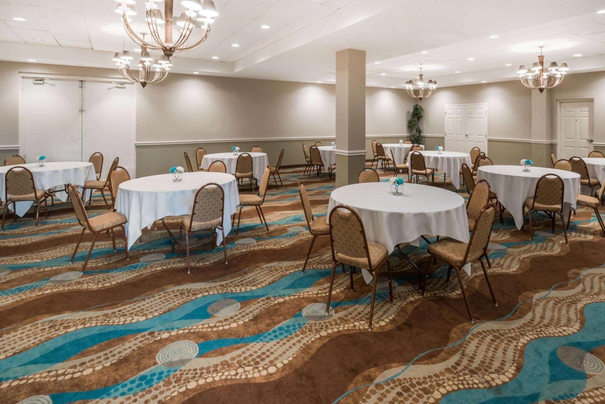 Wyndham Garden Wichita Downtown Hotell Eksteriør bilde