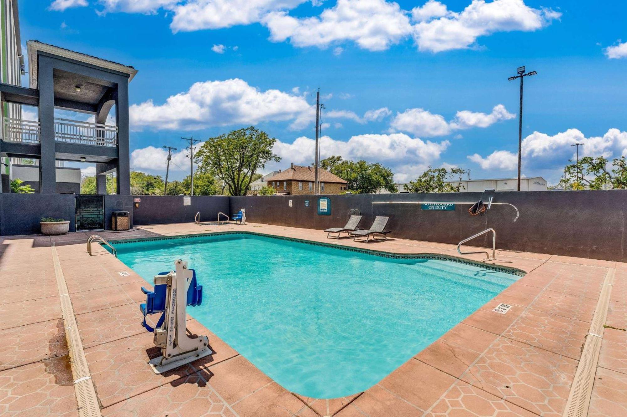 Wyndham Garden Wichita Downtown Hotell Eksteriør bilde